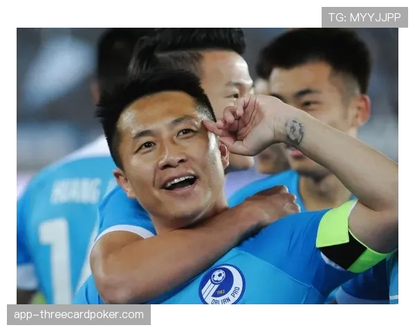 【2026年4月中超联赛跑动节奏变化·人物·特写特写:38岁阎相闯赛后独坐场边,个人跑动热图覆盖全场